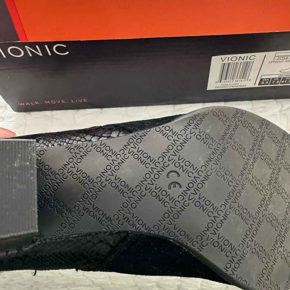 Vionic Anne black suede/snake bootie w/tassel zip 9.5W like new/worn only once - Picture 6 of 11